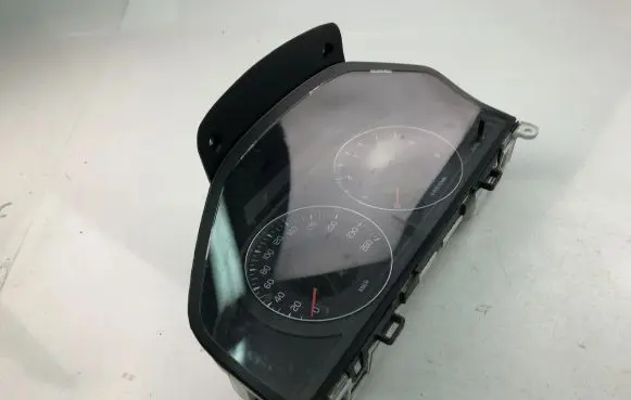 Volvo S60 Speedometer (instrument cluster) 31270899AA