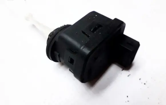 Volkswagen PASSAT B5 Headlight level adjustment motor 3A0941295A
