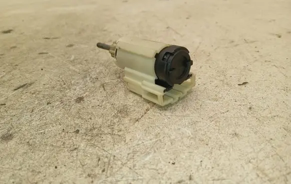 Audi A4 S4 B7 8E 8H Brake pedal sensor switch 8E0927189B 19322005