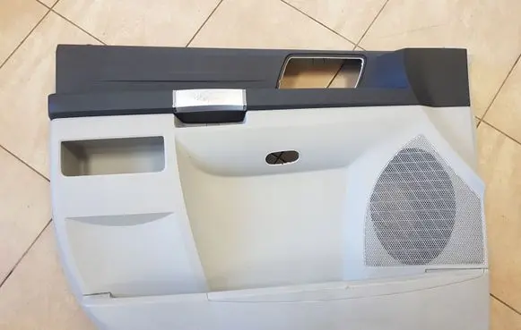 Chrysler Town & Country V Front door card panel trim