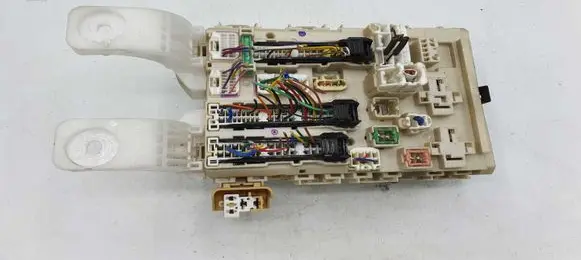 Toyota Prius (XW20) Fuse module 64216G24 9445