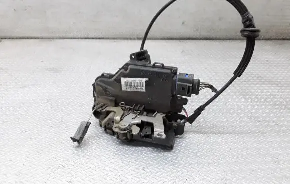Skoda Octavia Mk2 (1Z) Front door lock 3D1837016