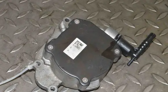 Volkswagen PASSAT B7 Vacuum pump 03L145207