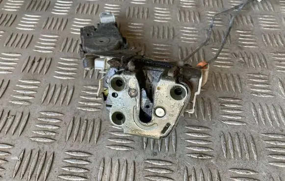 Subaru Forester SF Rear door lock