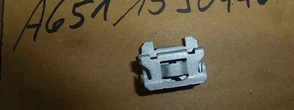 Engine mounting bracket