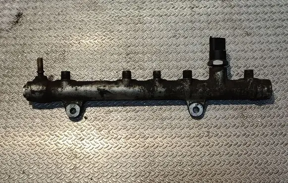 Renault Trafic II (X83) Fuel main line pipe 8200330312 0445214065
