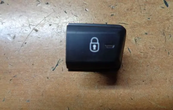 Peugeot 2008 I Central locking switch button 96750883ZD