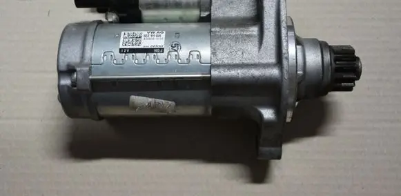 Volkswagen Golf VII Starter motor 02Z911024