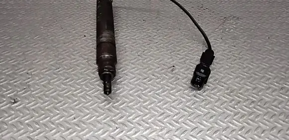Volkswagen PASSAT B5 Fuel injector 028130201J