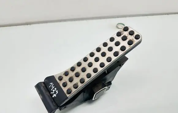 Mercedes-Benz CLS C218 X218 Accelerator throttle pedal A2043000204 191011