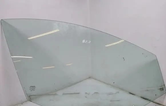 Volvo XC60 Front door window glass four-door