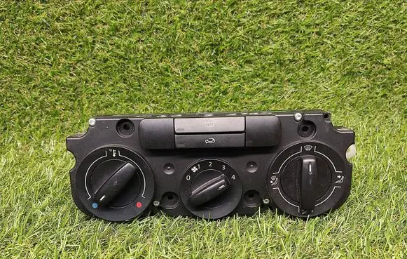 Volkswagen Golf V Climate control unit 1K0819047AT 5HB00872054