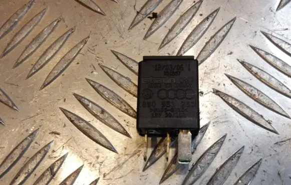 Audi A6 S6 C6 4F Other relay 8Z0951253 31308