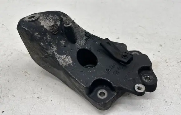 Maserati Ghibli Engine mounting bracket 670004865