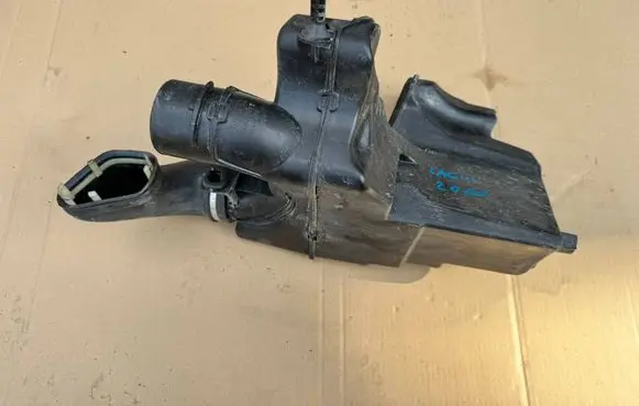 Renault Laguna III Intake resonator 8200686266 H8200607638 H8200607639