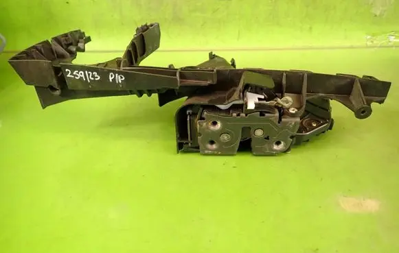 Volvo S40, V40 Front door lock 30753664