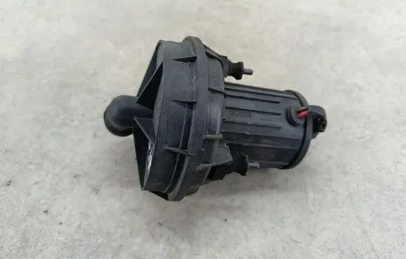 Volkswagen Golf V Secondary air pump 06A959253E