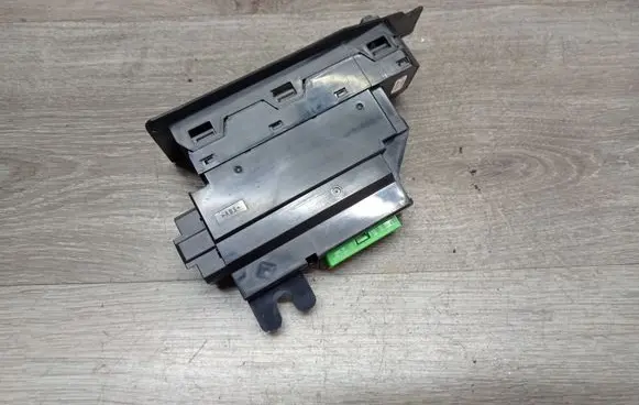 Volvo V70 Electric window control switch 30658117