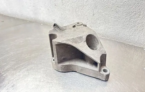 Opel Vectra C Engine mounting bracket 24459821