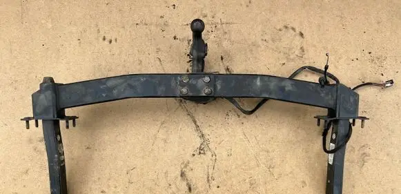 Mercedes-Benz E W211 Tow bar set A2113100004