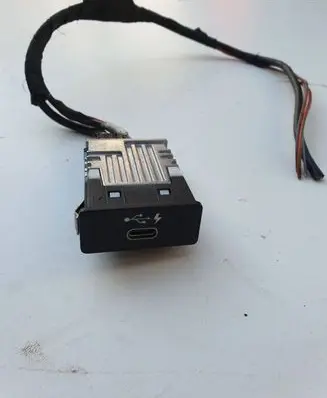 BMW X1 F48 F49 USB socket connector 8711939 55531558