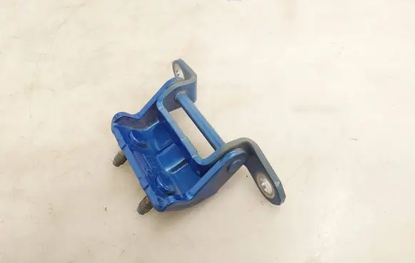 Nissan Qashqai Rear door upper hinge 
