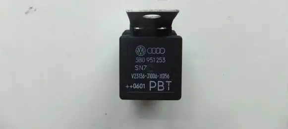 Volkswagen PASSAT B6 Other relay VW3B0951253