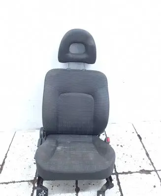 Mitsubishi L200 Front passenger seat MR941774