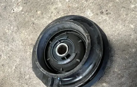 Peugeot 308 Front upper strut mount 