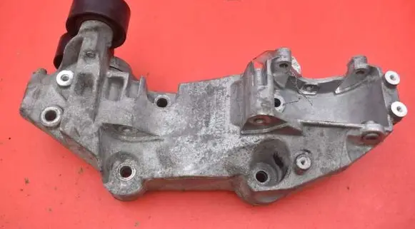 Engine mount vacuum valve