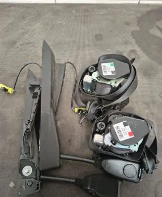 Opel Astra J Front seatbelt 