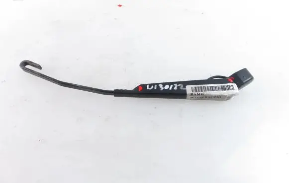Rear wiper blade arm