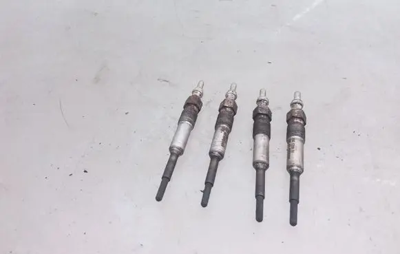 Volkswagen PASSAT B6 Glow plug NGKCZ101 N10591604