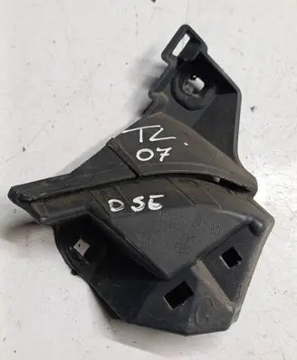 Rear bumper mounting bracket