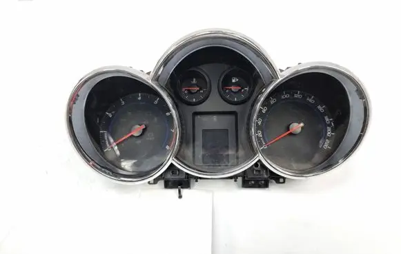 Chevrolet Cruze Speedometer (instrument cluster) 95472849