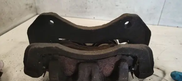 Mitsubishi Outlander Front brake caliper
