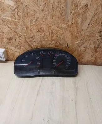 Volkswagen PASSAT B5 Speedometer (instrument cluster) 110008794023 3B0919881N