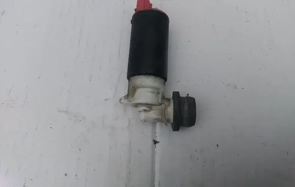 Toyota Avensis T250 Windscreen/windshield washer pump