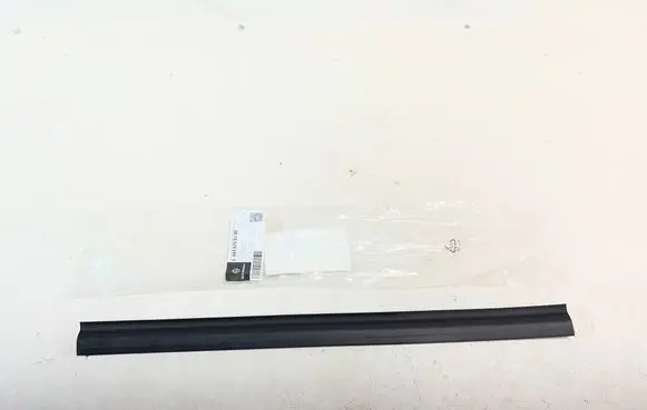 Mercedes-Benz Vito Viano W447 Front door glass trim molding A4476730100