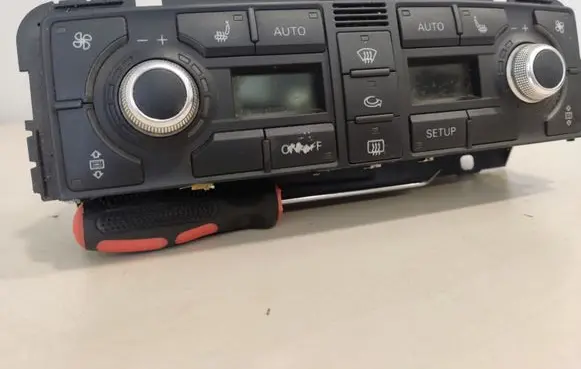 Audi A8 S8 D3 4E Climate control unit 4E0820043A