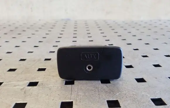 Subaru Outback AUX in-socket connector 