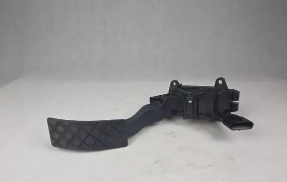 Skoda Fabia Mk3 (NJ) Accelerator throttle pedal 6C1723503B E15281706 0280755221