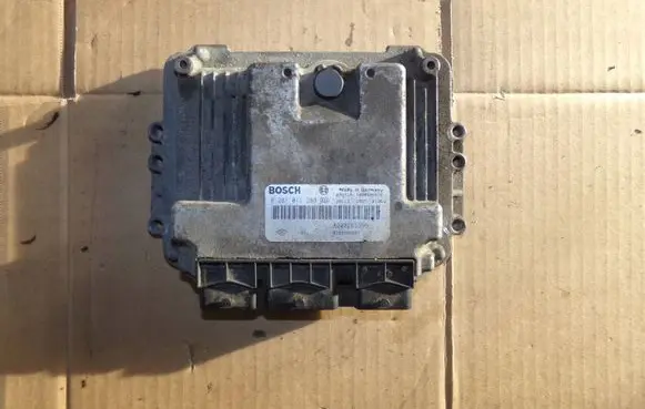 Nissan Primera Engine control unit/module 0281011389