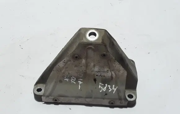 Engine mounting bracket