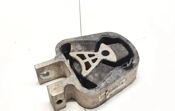Ford Fusion II Engine mount bracket DP536P082CB 15161 19333