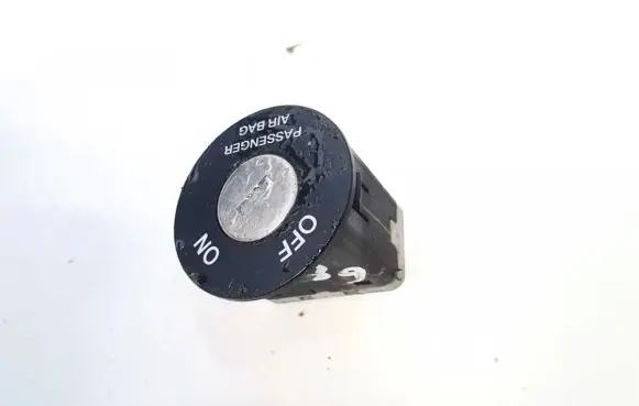 Passenger airbag on/off switch