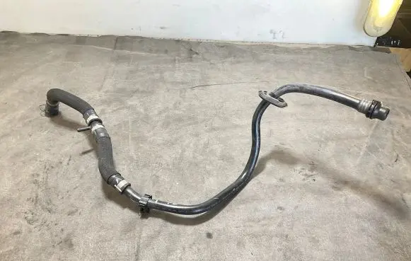 Coolant pipe/hose