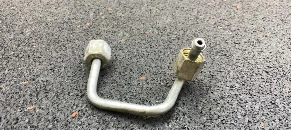 Fuel injector supply line/pipe