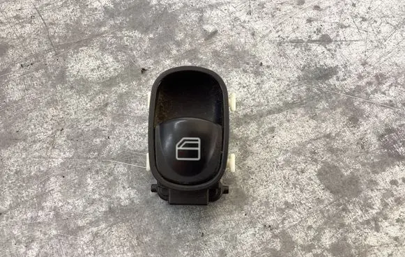 Mercedes-Benz C W203 Electric window control switch A203820021 591807 121004NQ04