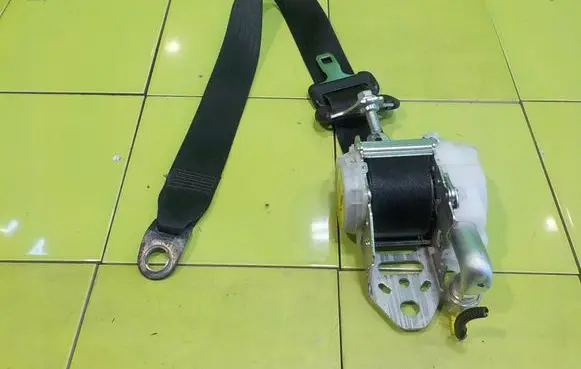 Toyota iQ Front seatbelt 07R7650P BEZPIECZENSTWA